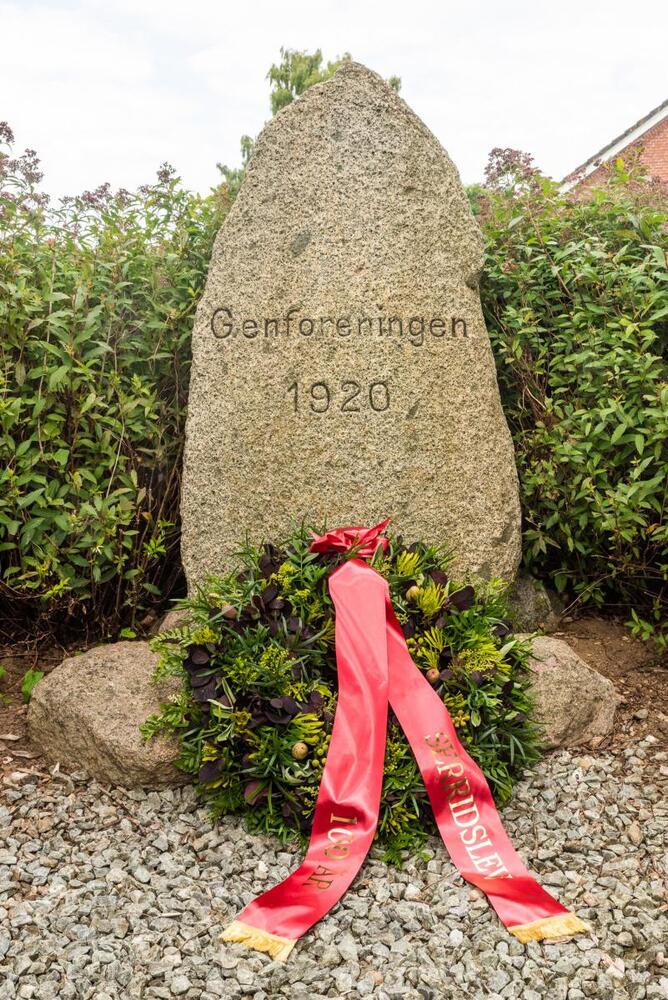 U29 2048 6883