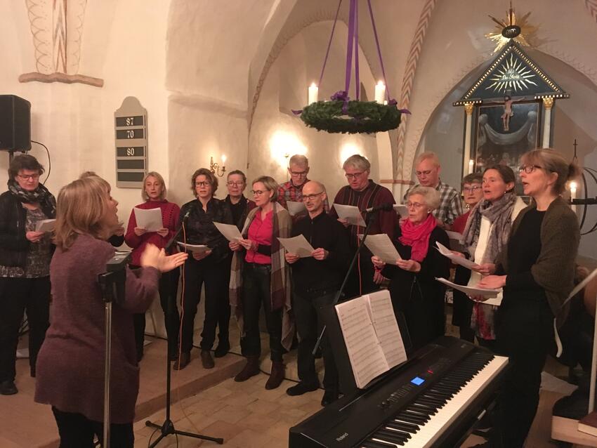 Julens 9 læsninger i Voerladegård kirke med Voerladegårdkoret 