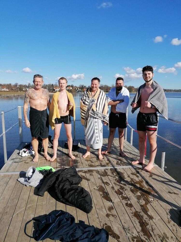 Kølig badetur i marts