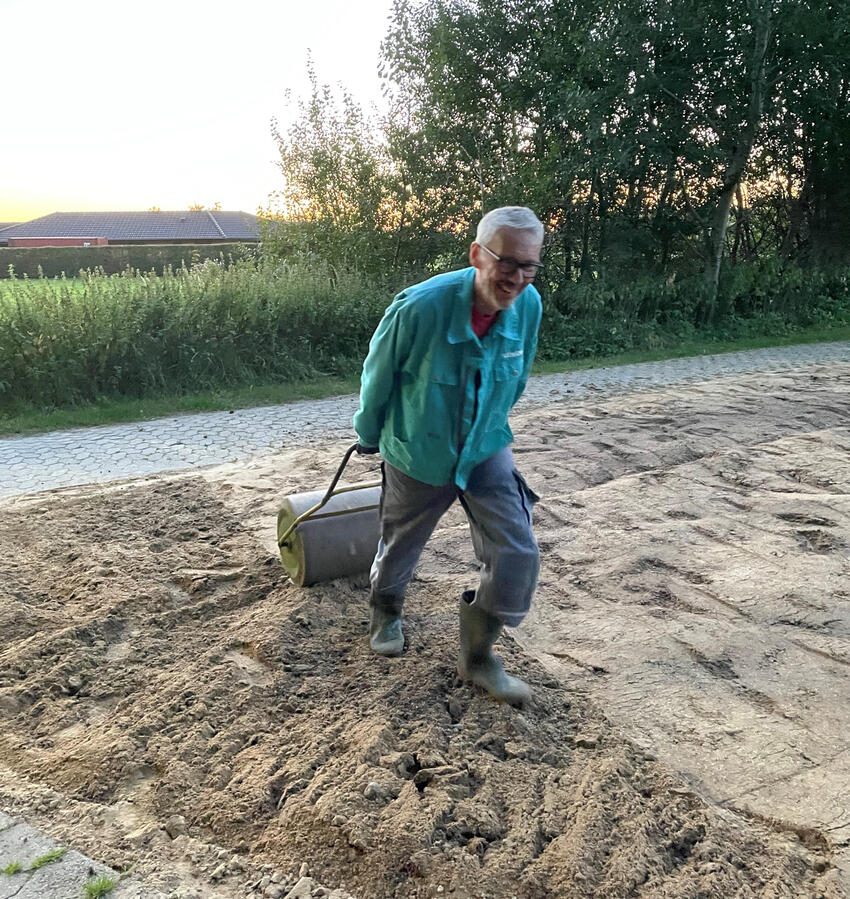 Hvad laver de i Hovedgård?