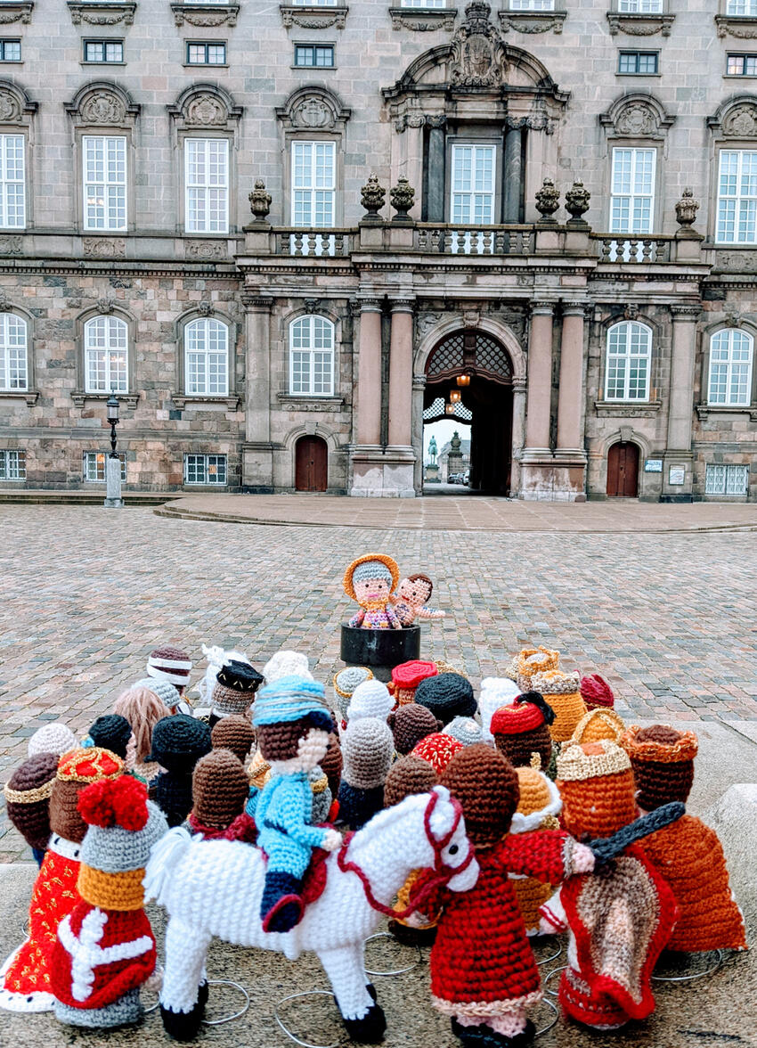 Danmark hækler Dronning Margrethe