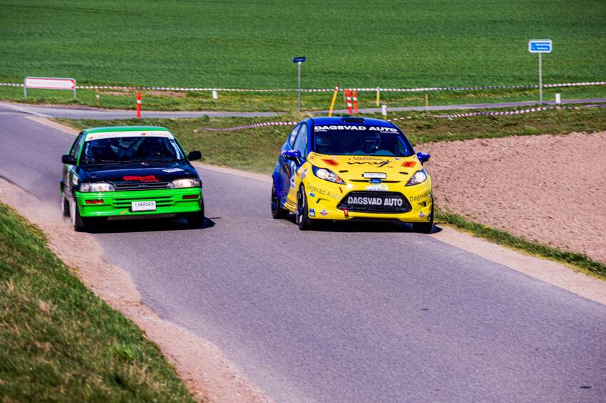 Far og søn med i lokal rallyløb