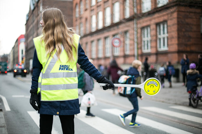 Det er mørkt og koldt, men skolepatruljerne lyser op