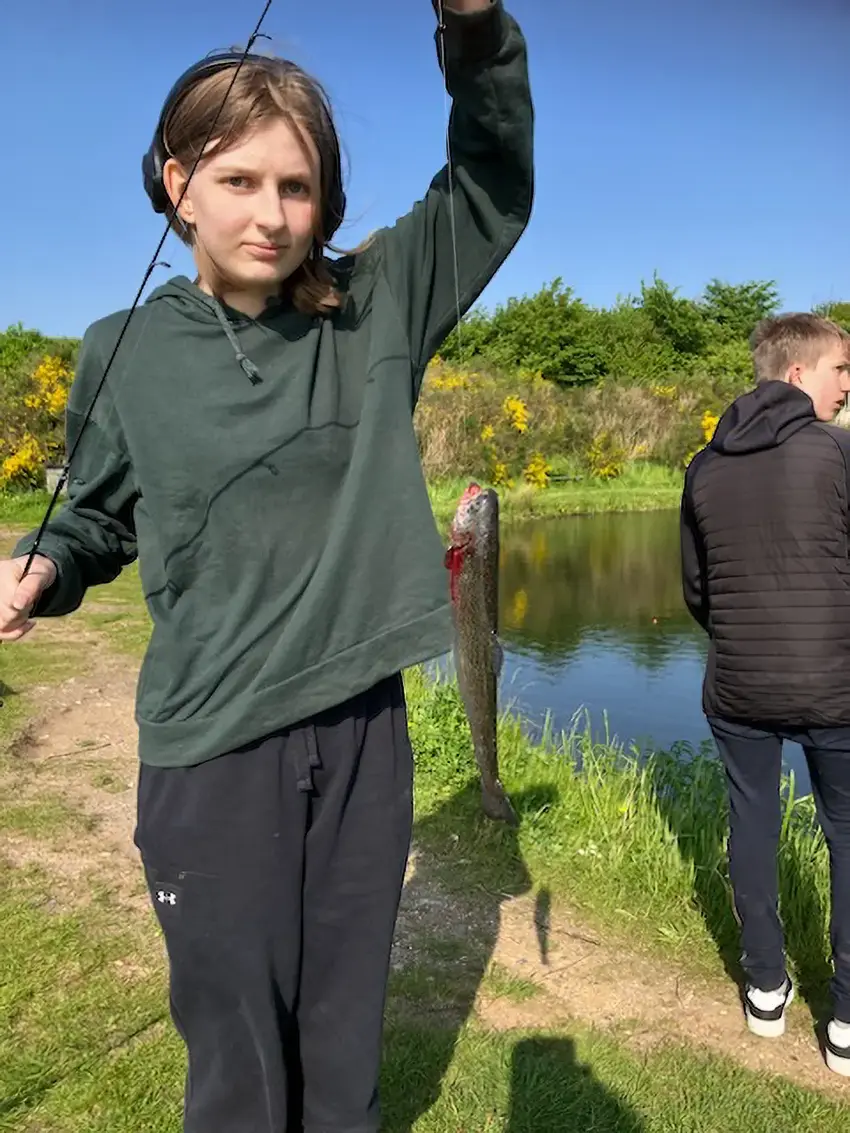 Familienetværket på fisketur i Fyel Mose
