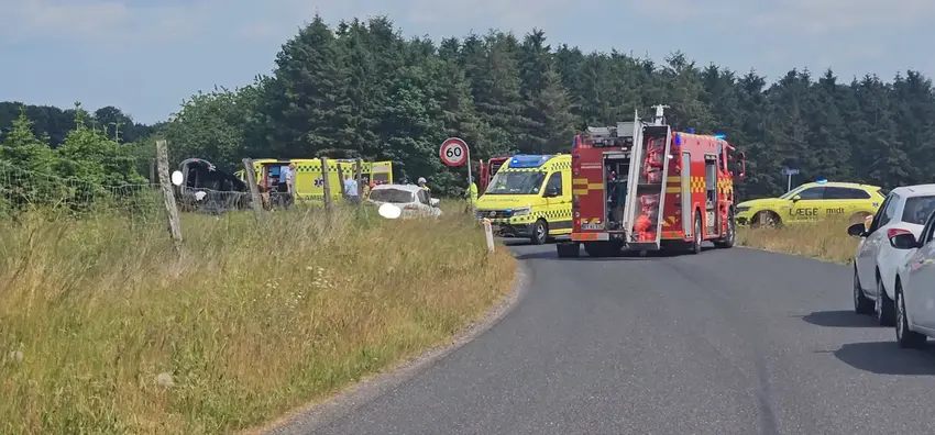 Voldsomt færdselsuheld ved krydset Sandvej og Bredvadmøllevej