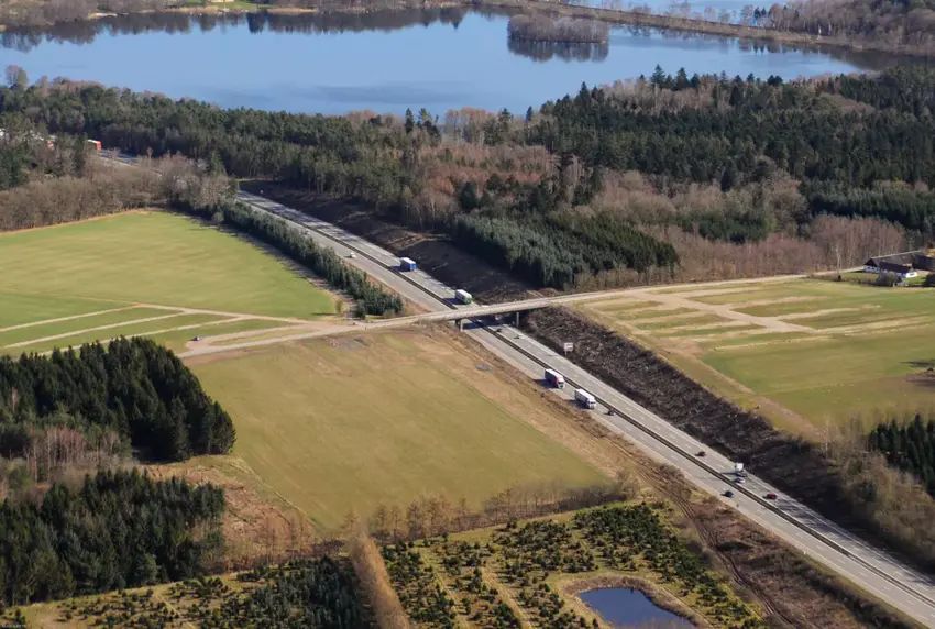 Vejdirektoratet river bro over E45 ned - Motorvej spærret i 14 timer