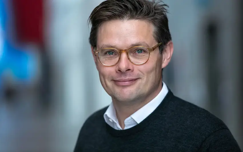 Nye medier går tilbage anført af Facebook i frit fald