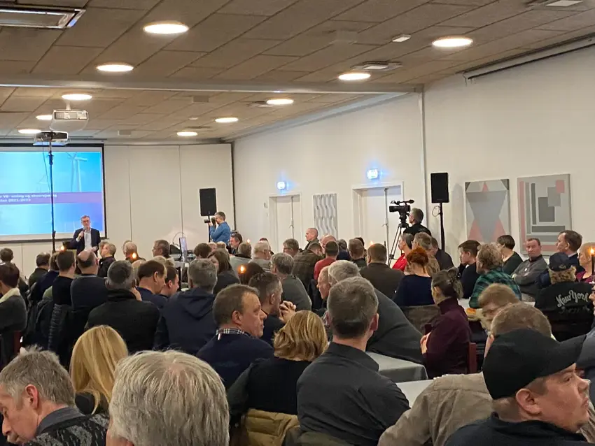 Fremtiden for vedvarende energi i Horsens: En aften med dialog, skepsis og politisk nærvær