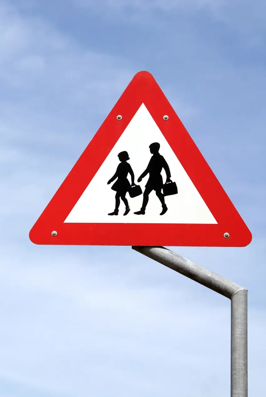 Vejskilt, skolebørn på vejen