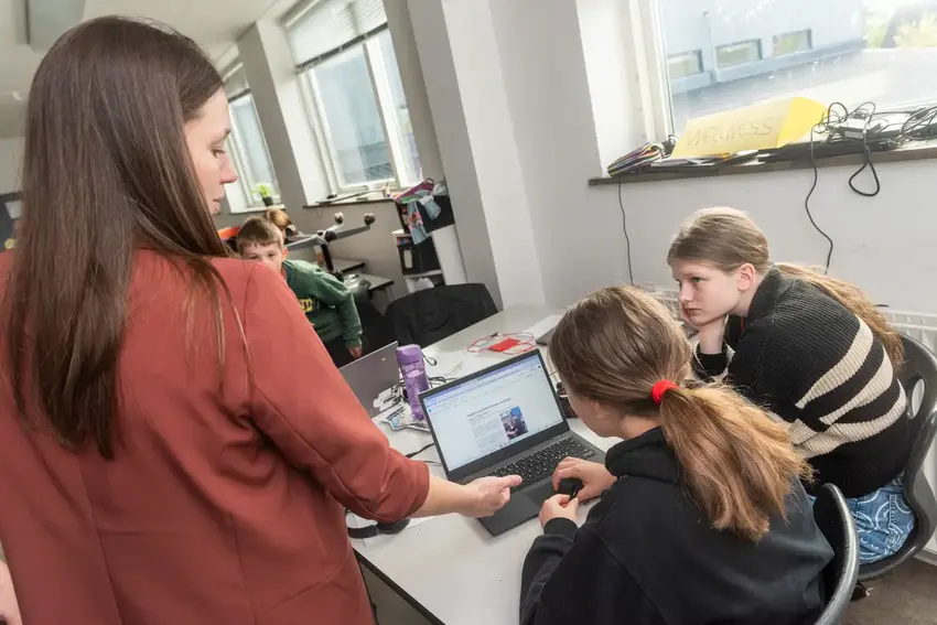 Skolelærer og skoleelever