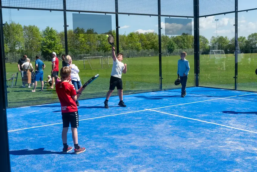Gedveds nye padletennis anlæg er en succes