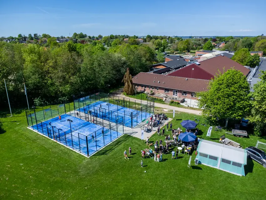 Gedveds nye padletennis anlæg er en succes