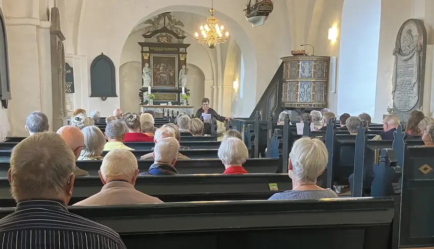 Velbesøgt sommersang i Søvind Kirke