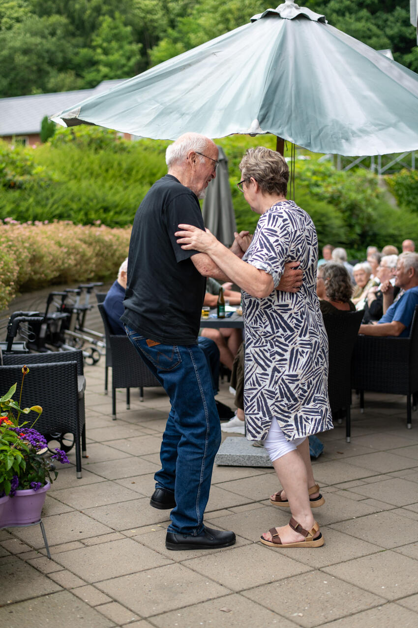 Sommerfest på Skovly: En aften fyldt med hygge og musik