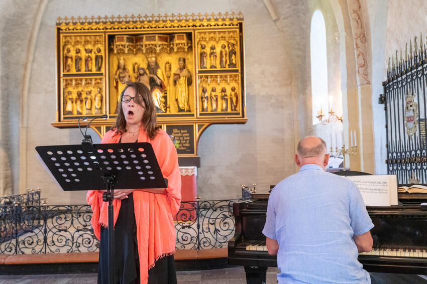 Sommerviser fylder Østbirk Kirke