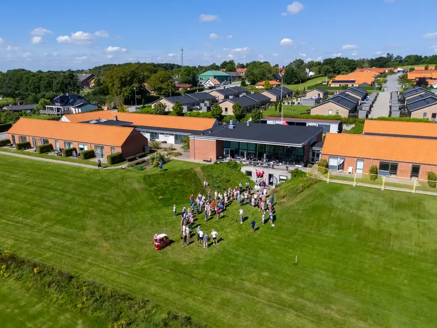 Første spadestik til udvidelsen af Egebakkens Aktivitetscenter