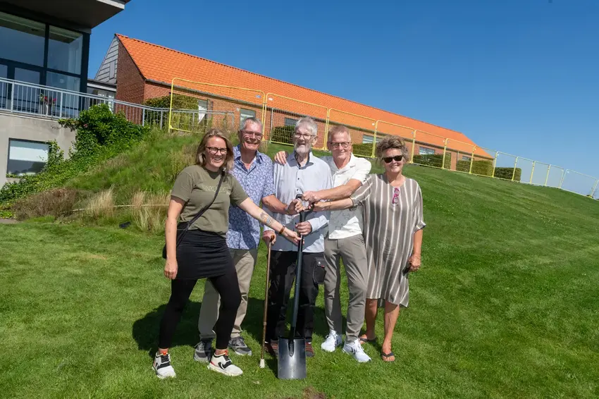 Første spadestik til udvidelsen af Egebakkens Aktivitetscenter