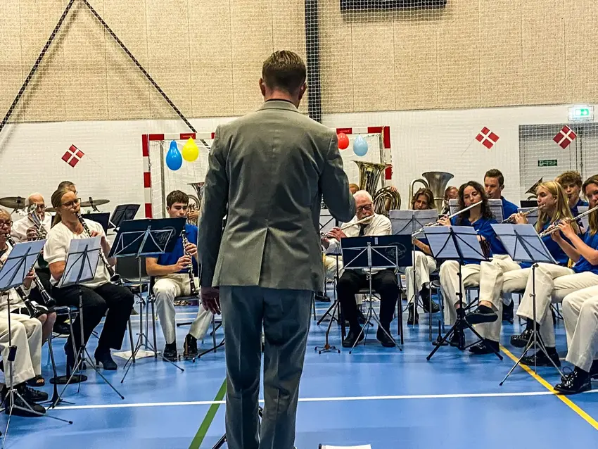 Festlig torsdag i Hovedgård: Musik, fællessang og masser af smil