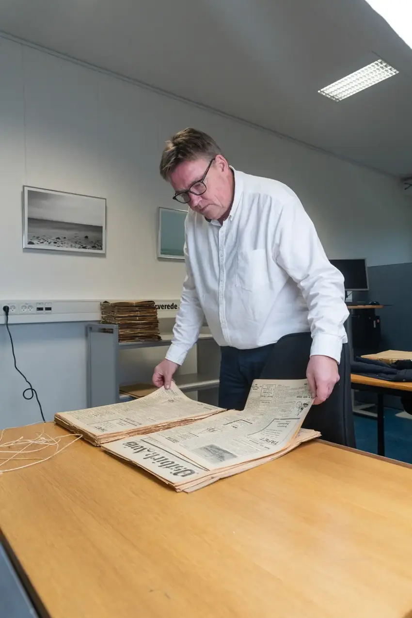 Arkivnisser på opdagelse i fortiden: Østbirk Avis' historie vækkes til live