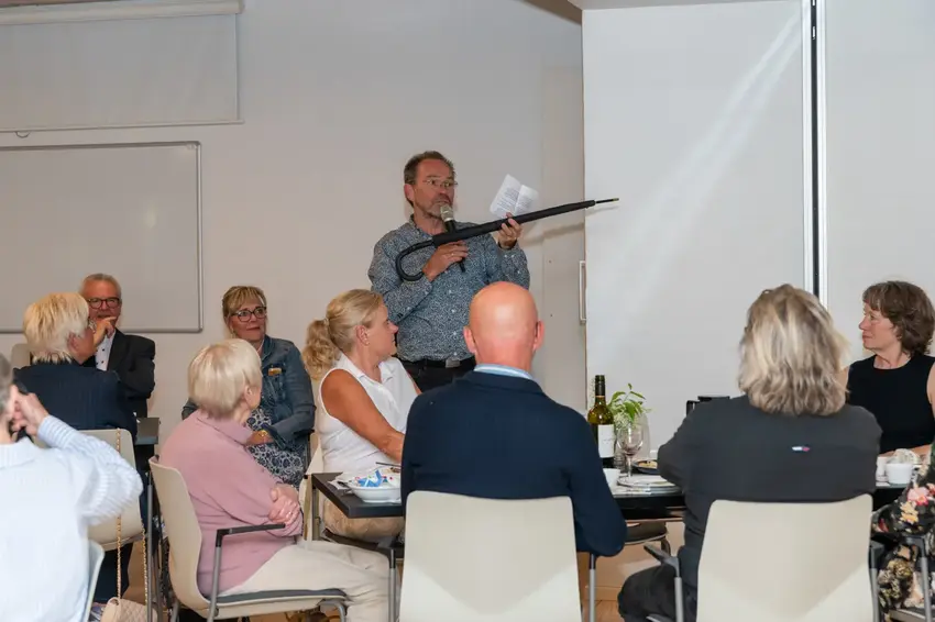 Farvel, Gudmund – med klokker, solskin og smil