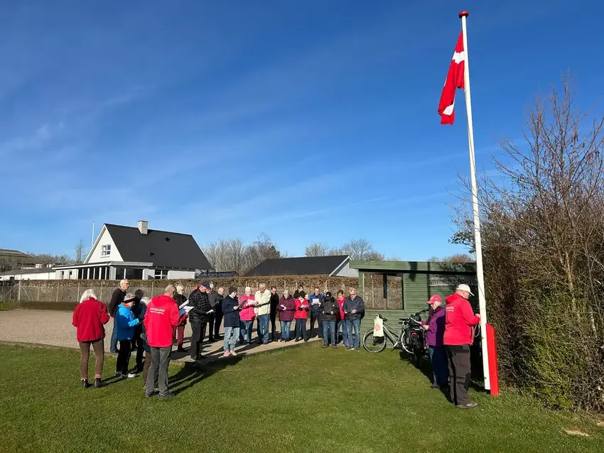 Sol over kuglerne: 29 Østbirkere skød sæsonen i gang