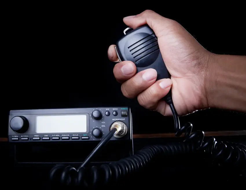 Radioamatører markerer 100-års fødselsdag med åbent hus og bølger i luften