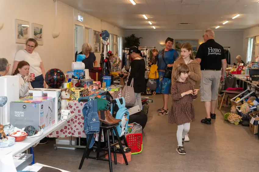 Marked i Gedved: Rolig start og hyggelig afslutning på forsamlingshusets dag