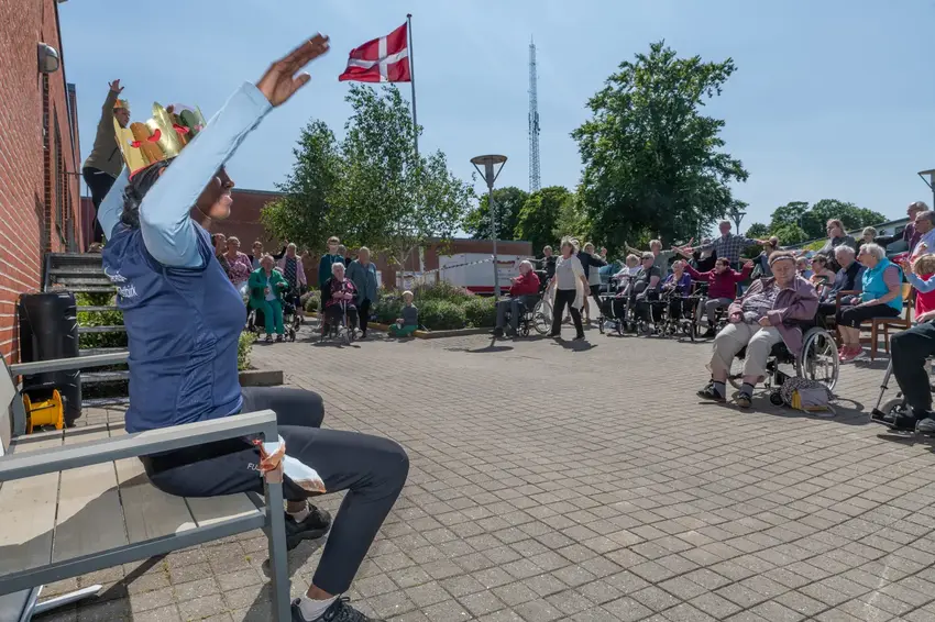 Royal Run ramte Østbirk med smil, medaljer – og pølsevogn