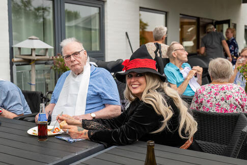 Sommerfest på Skovly: En aften fyldt med hygge og musik