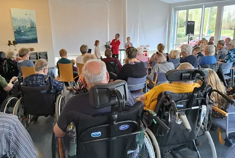 Magisk dag på Tamdrup Centret: Jørgen Fevre tryllebandt både børn og voksne