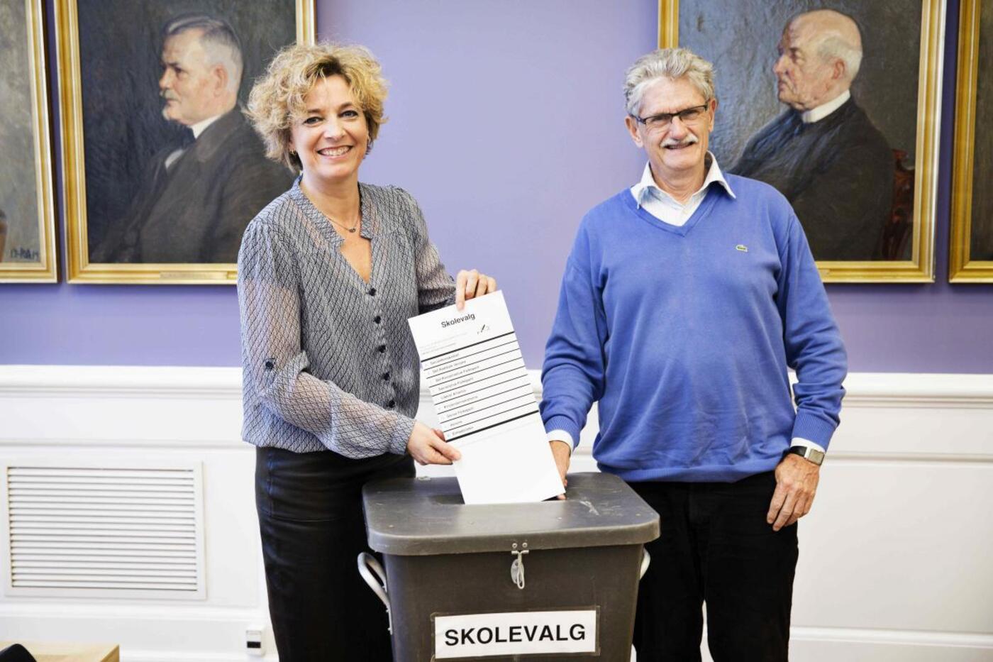 Ce62f undervisningsministeren og folketingets formand g r til skolevalg 2015