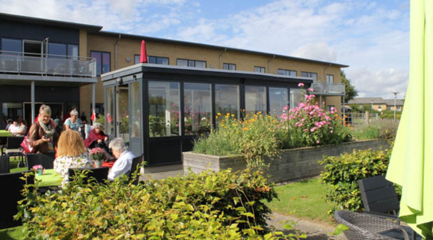 Ab8 pavillon og blomster mpo 2783