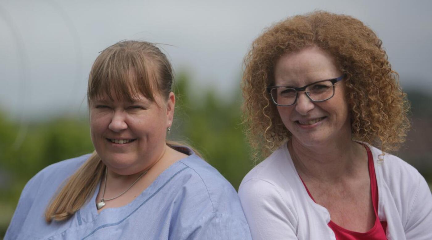 F562f 10x18 christine og karin