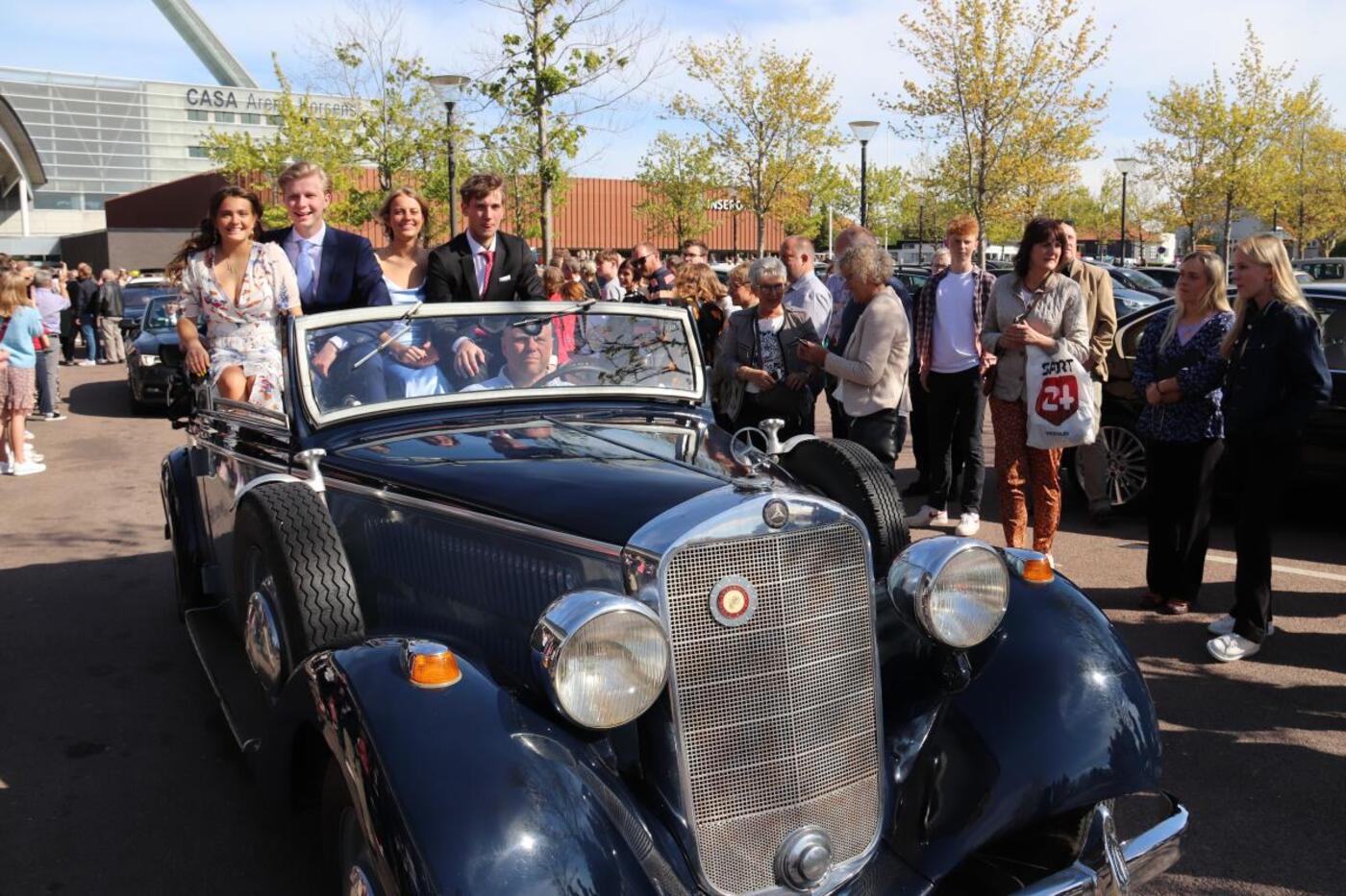 Ankomst til gallafest learnmark gymnasium hhx og htx 160519 420