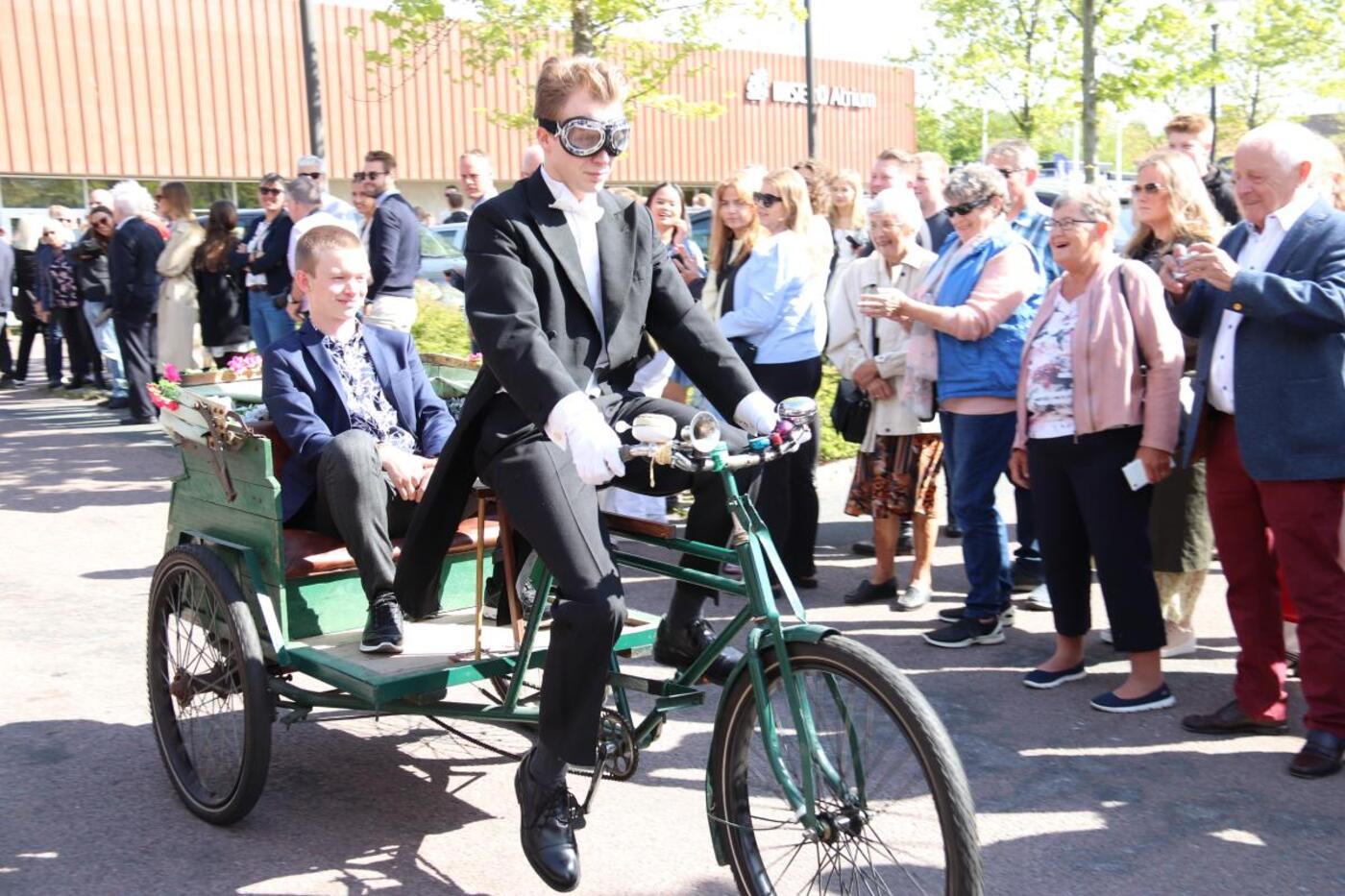 Ankomst til gallafest learnmark gymnasium hhx og htx 160519 69
