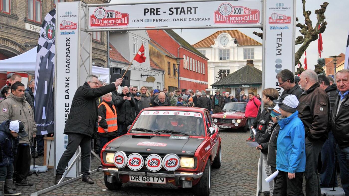 Arne pagh sendes afsted fra torv