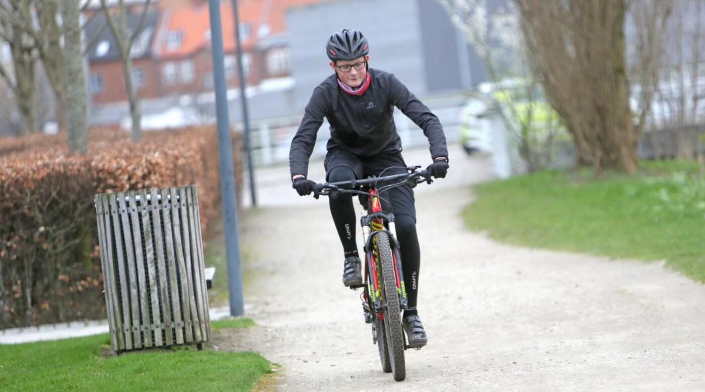 B4d8c7 jonas paa cykel 2 2