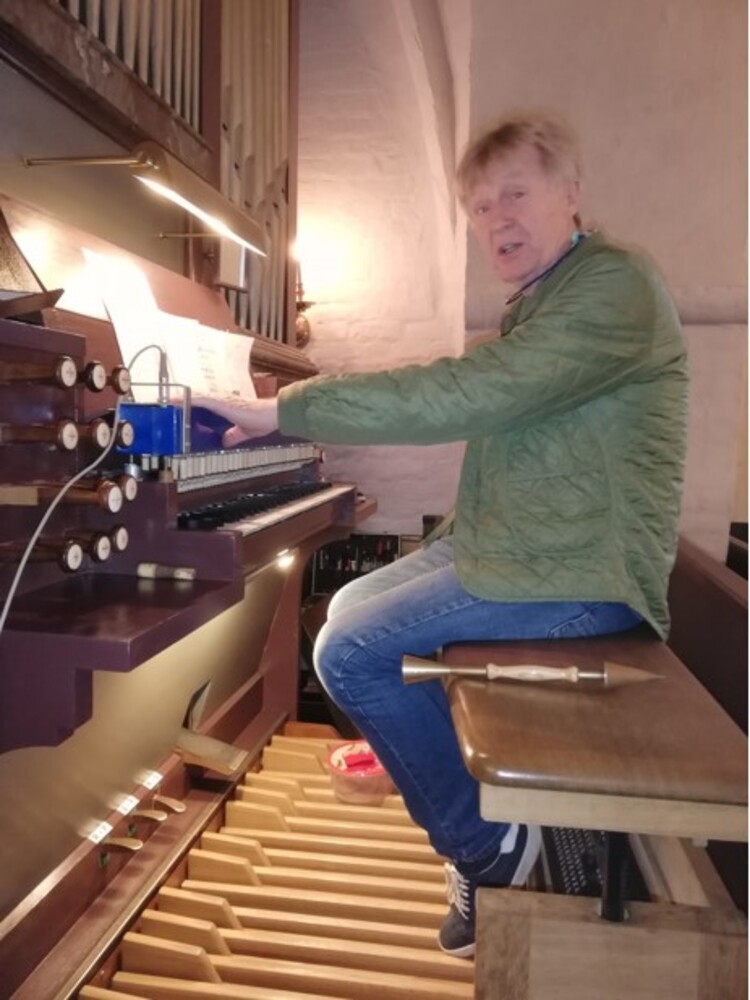 Cf047209cb9c40c28f9c049ac27d2fc6