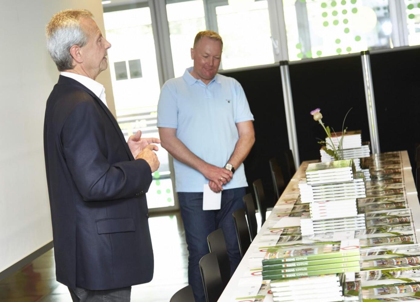 Erhvervschef torben busk sammen med michael bermann forlaget byprofil