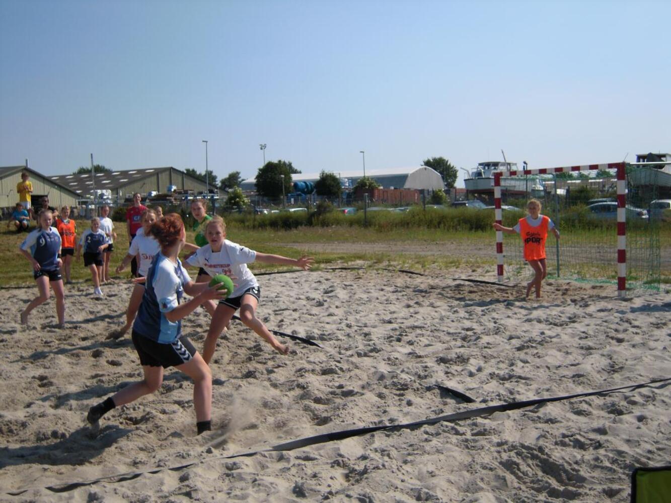 F22699 beachh ndbold havnens dag 2011