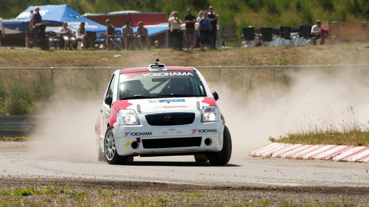 Frank nielsen og per brodersen havde god fart i den roed hvide citroen c2r2 max paa korskrobanen
