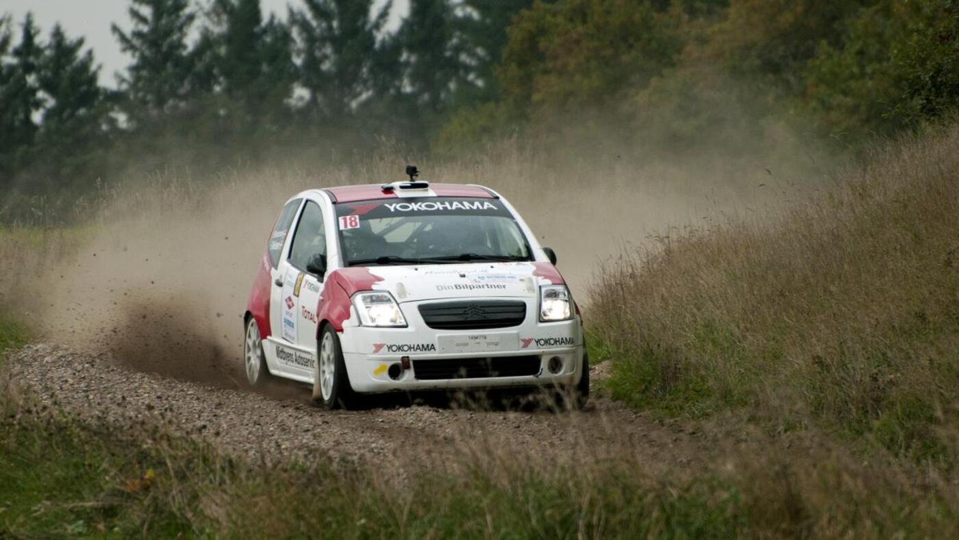 Frank nielsen og per brodersen havde optimal fart i bilen paa vej mod 2. pladsen i dm 3