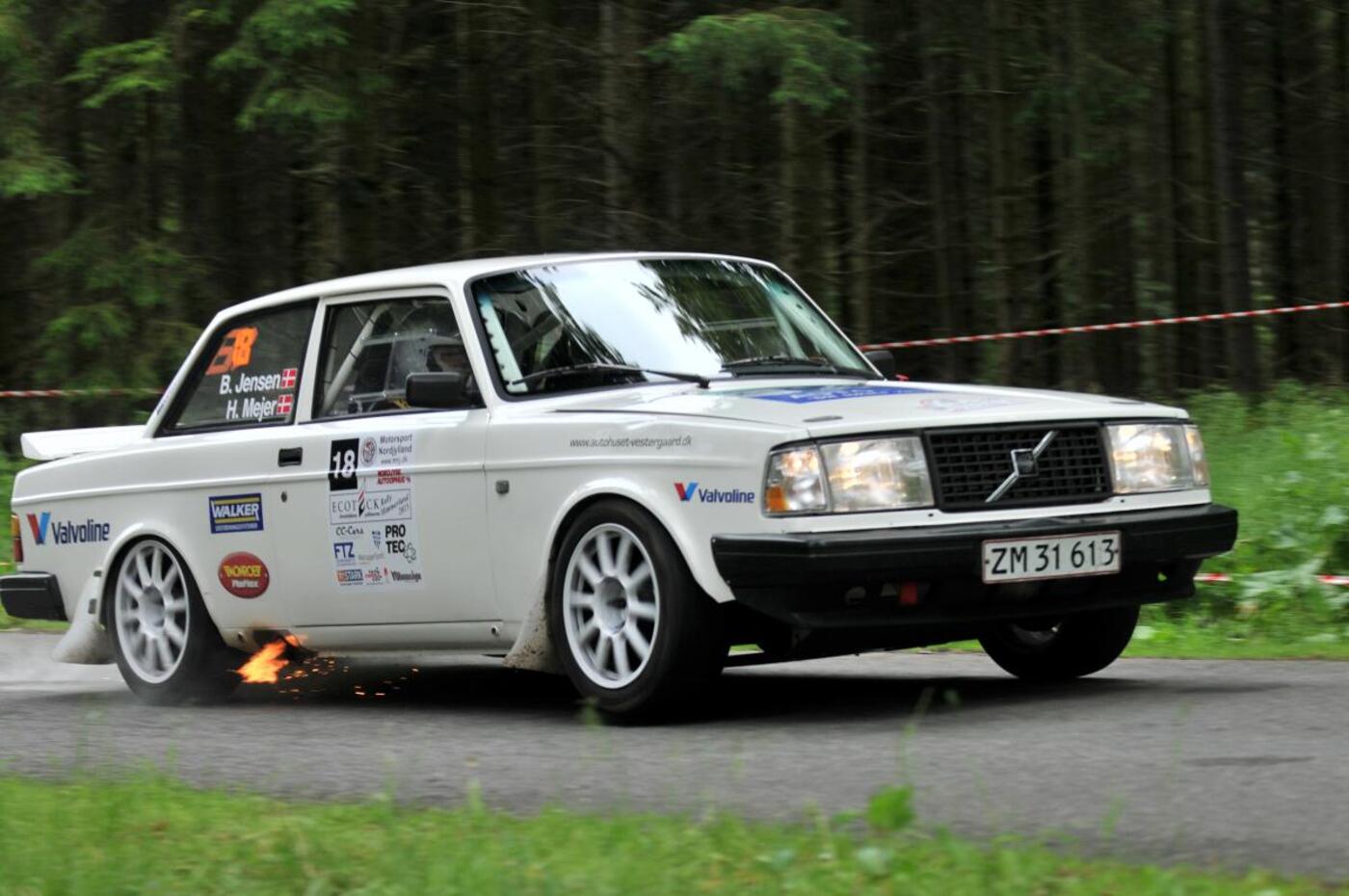 Heino mejer fyrer den voldsomme volvo af i lindum skov