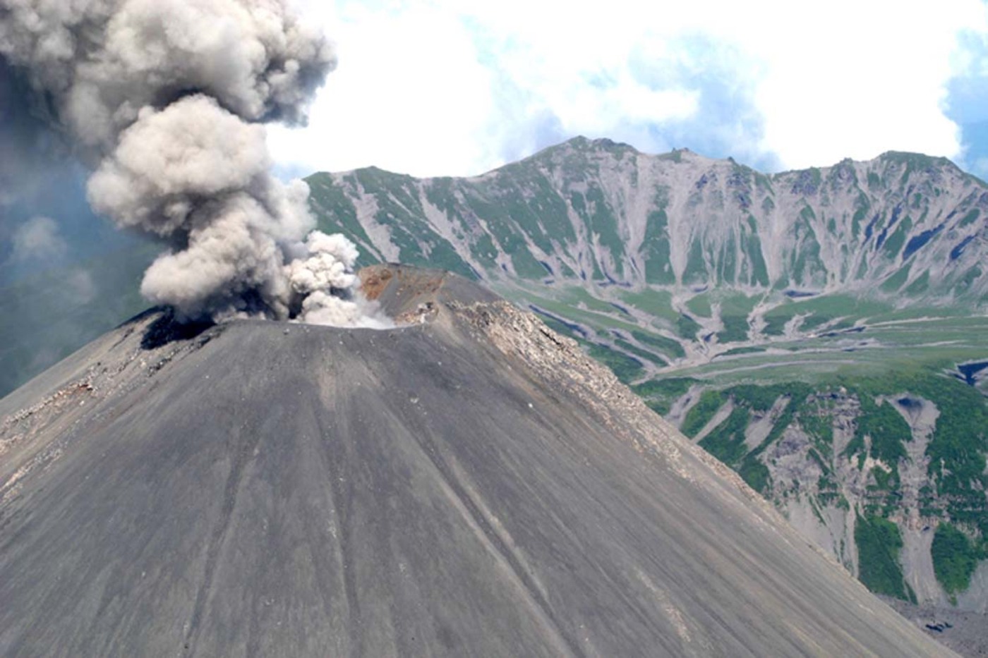 K 1 karinskyivulkan og caldera