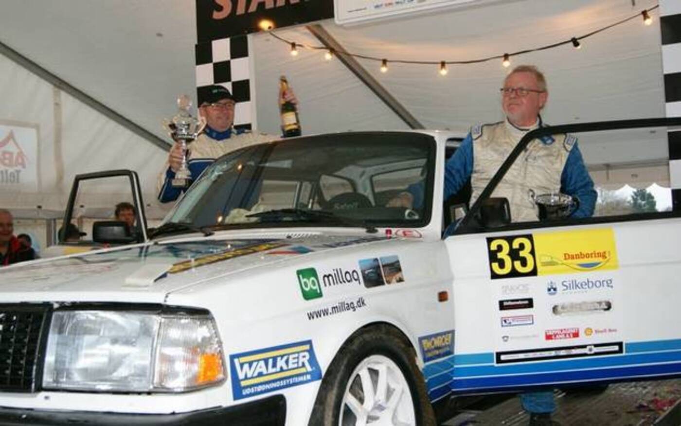 Kurt mejer og bent aagesen modtager pokalerne for 1. pladsen i west euro rally cup 2014