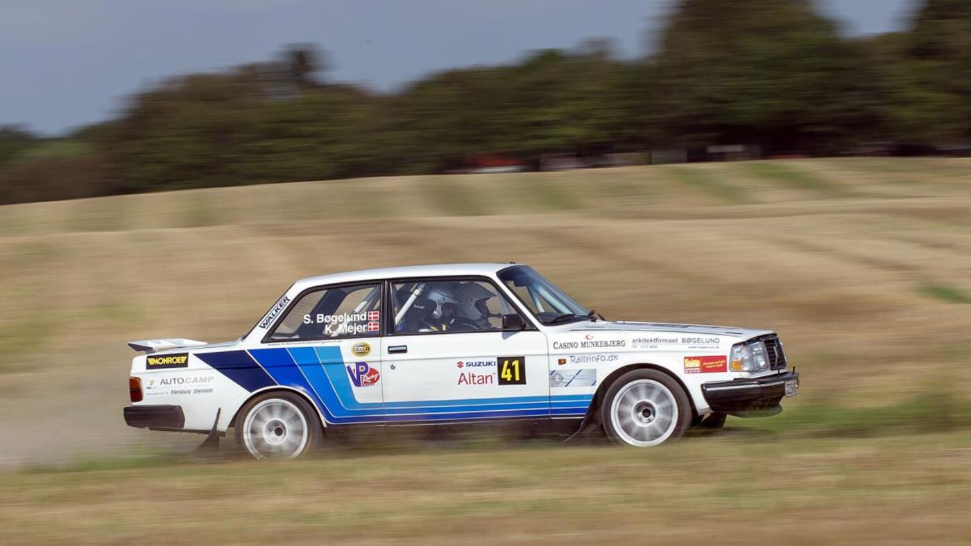 Kurt mejer og steen boegelund havde paa de sidste proever en kamp med bilen op grund af manglende servostyring