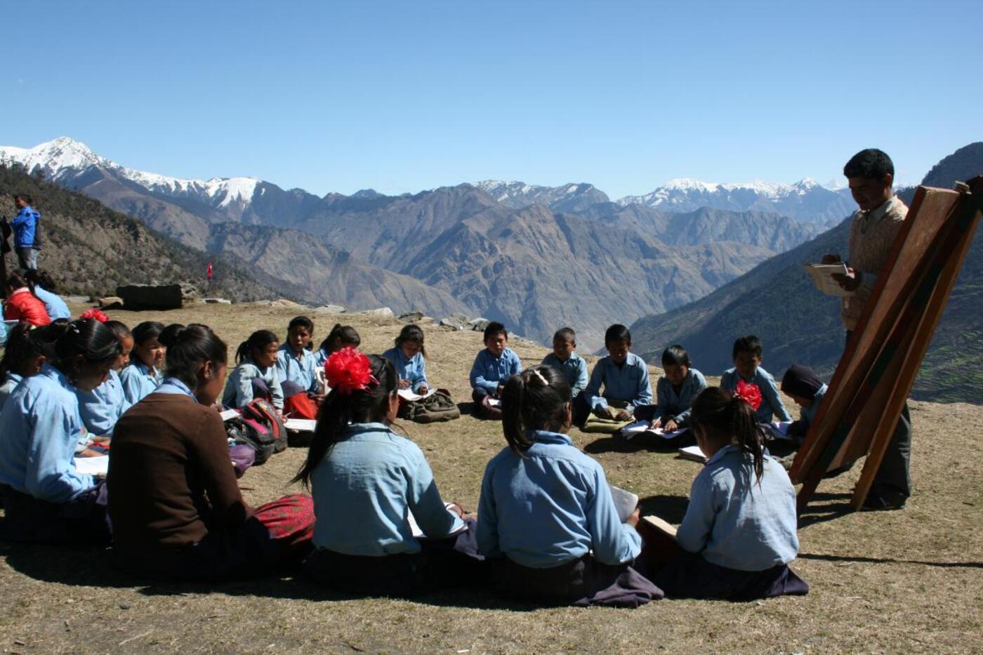 Overskuddet fra ulandskaldender gaar til nepals bjergboern. foto christina gadiel 2015