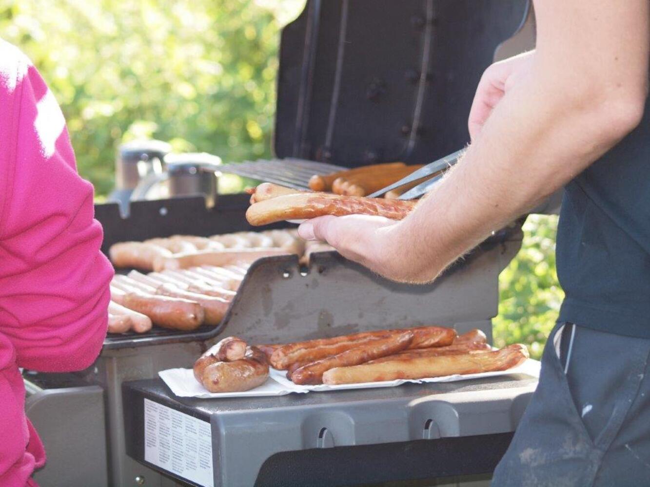 Ungdomsskolen brobyggere serverede ogsaa poelser