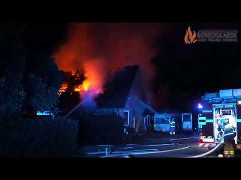 Preview image for the video "17/08-22 Voldsom brand på kirkestien i åle ved Tørring".