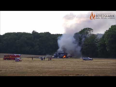 Preview image for the video "15/08-22 Brand i mejetærsker på Hornborgvej i Flemming".